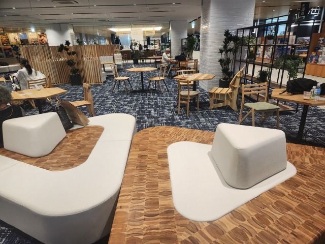 家具やインテリア製品で暮らしに木の温もりと安らぎを取り入れる